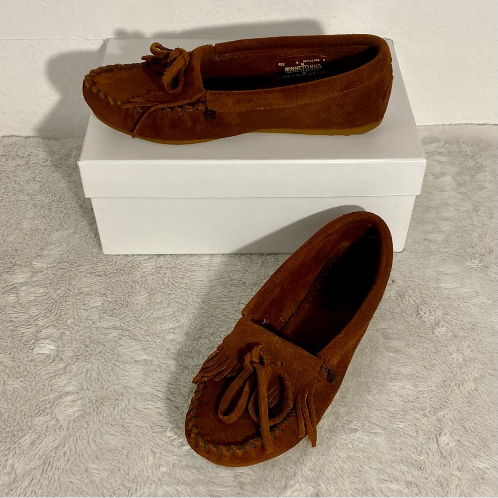 Minnetonka Kilty Moccasins Cognac Brown Suede Women’s Size 6